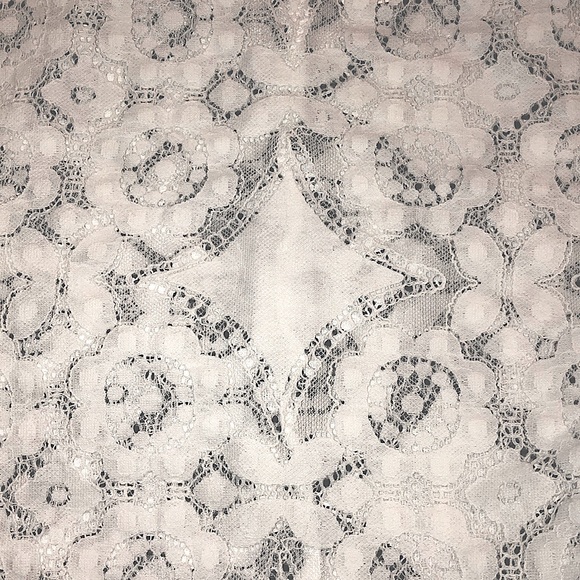 Guyueqiqin White Lace Shirt - Picture 2 of 7